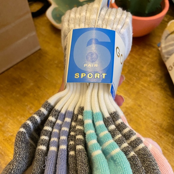 NWT Gold toe sport ankle socks-6 pair - Picture 2 of 6